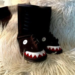(Only worn 2-3 times inside) Emu* Dinosaur, Boys Boots, 11 FAST shipping!